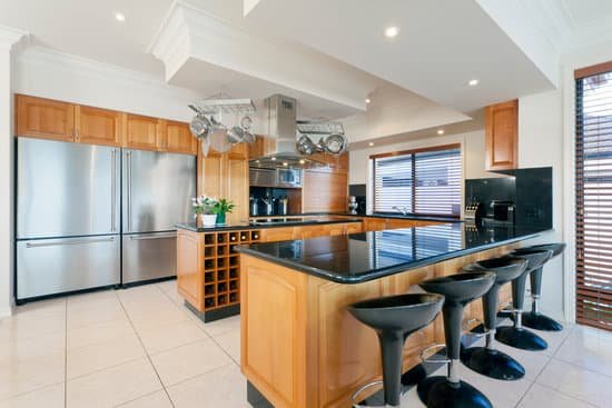 wooden-kitchen-with-black-granite-breakfast-bar Stonemasons Who Cut Granite Every Week